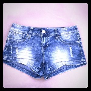 Guess distressed jean shorts size 27